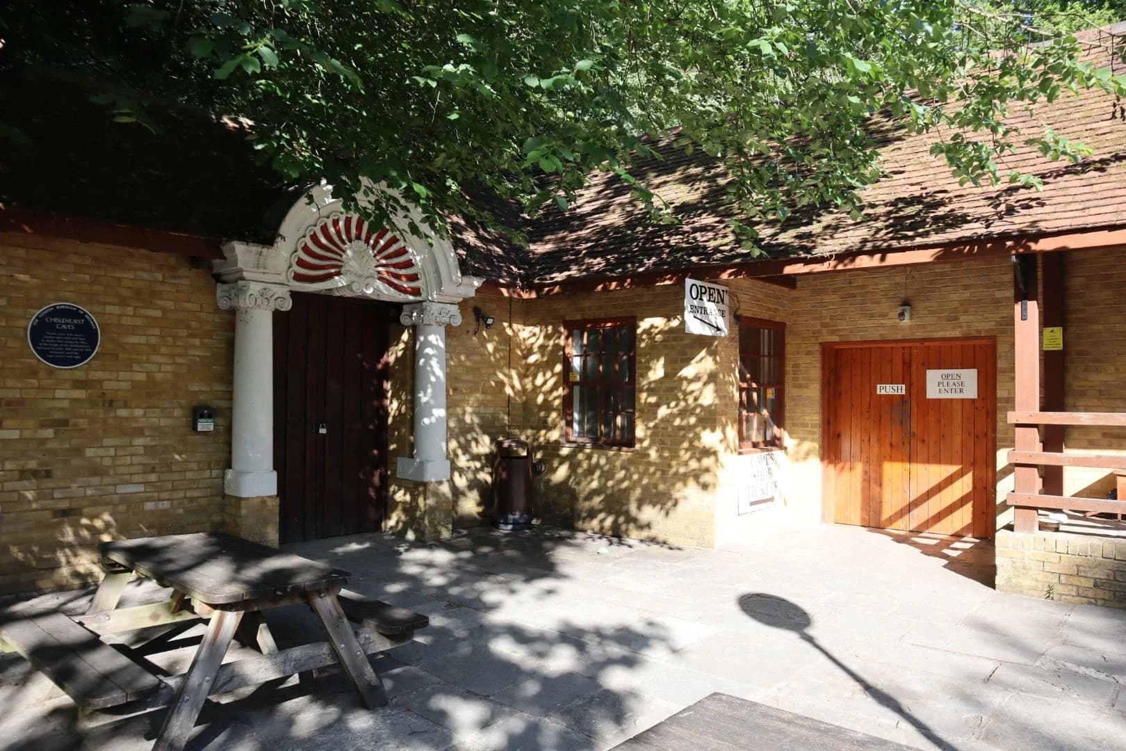 Local electrician near Chislehurst Caves in Chislehurst for domestic and commercial electrical work