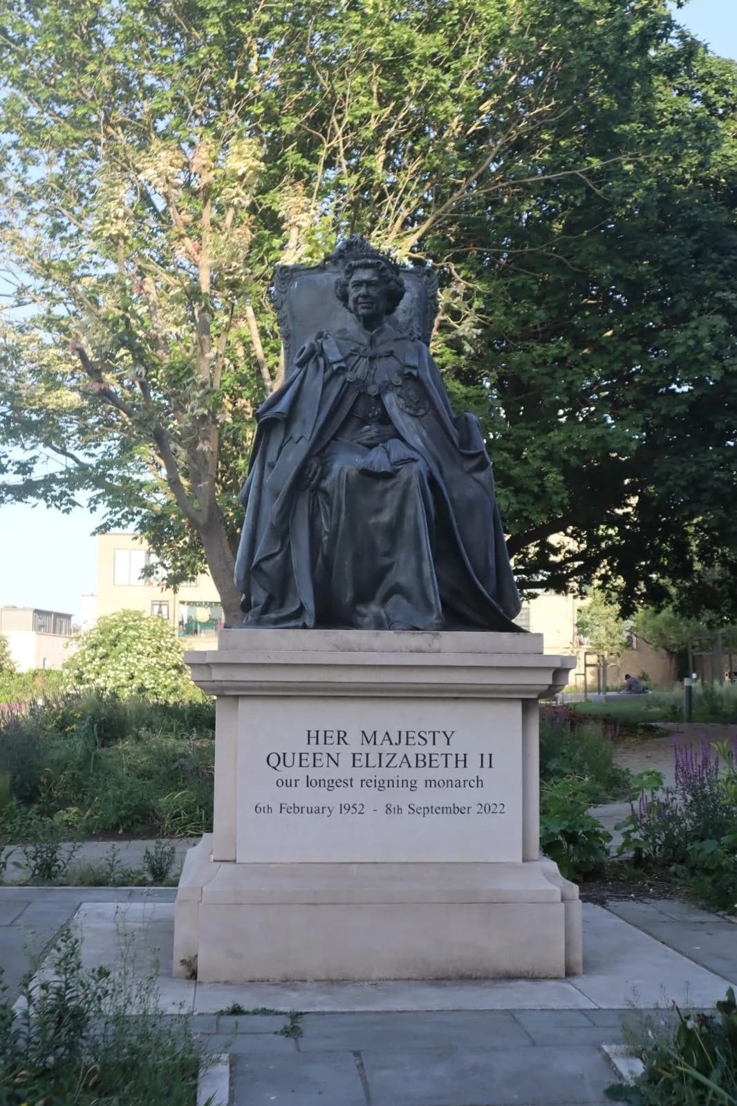 Local electrician near Queen Elizabeth Statue in Gravesend for domestic and commercial electrical work
