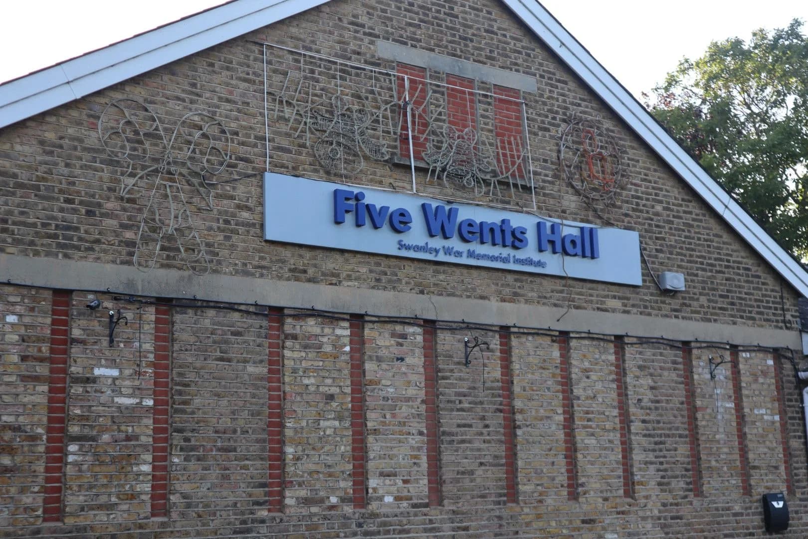 Local electrician near Swanley War Memorial in Swanley for domestic and commercial electrical work