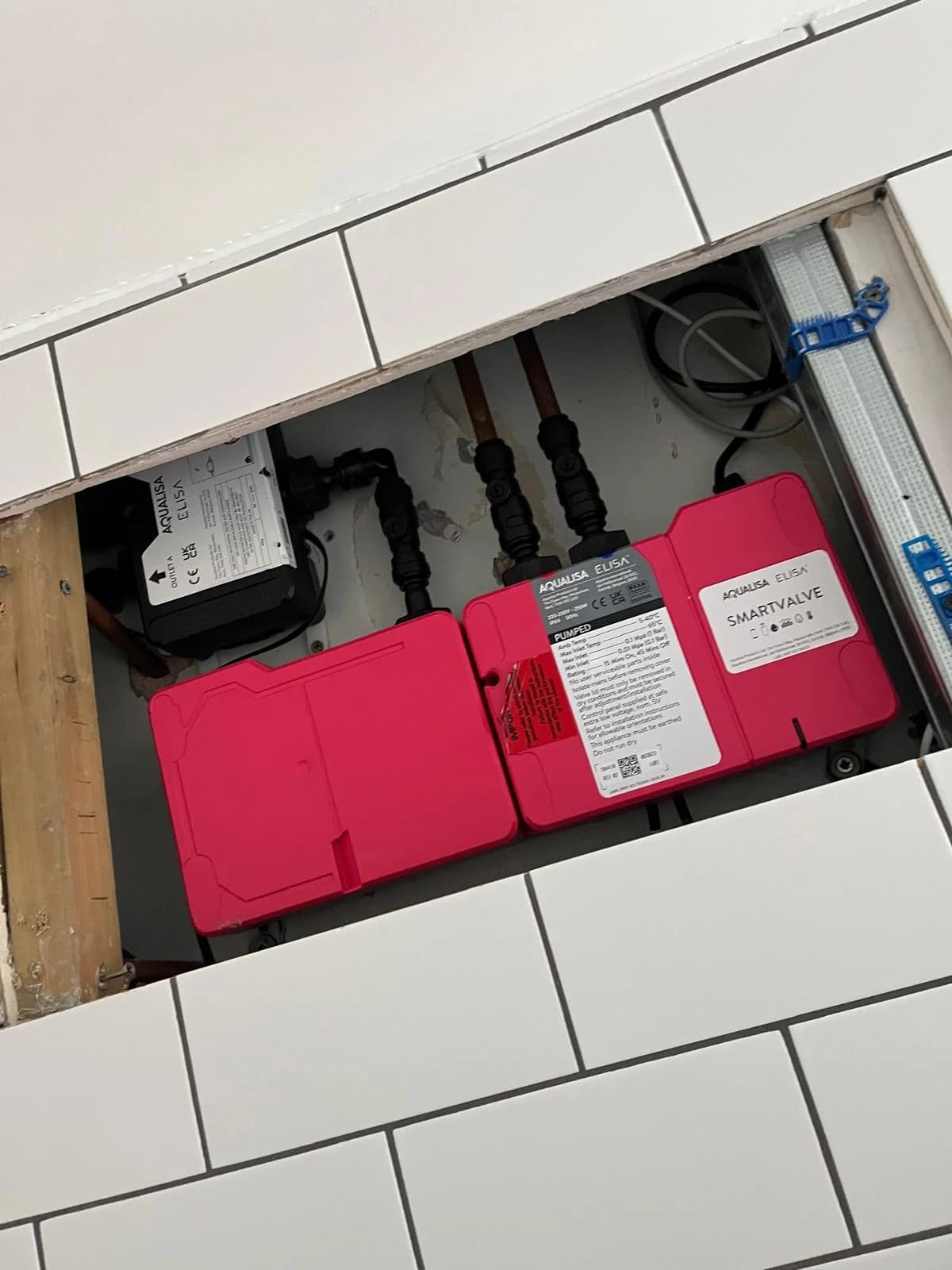 Water pump installation and pipework