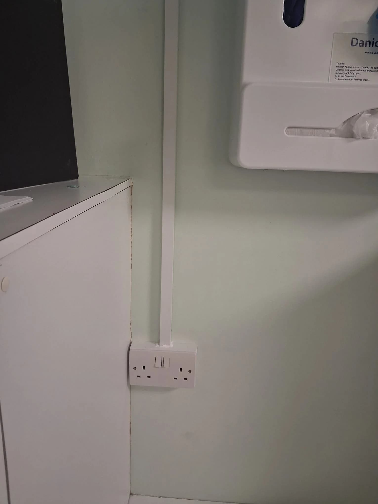 Electrical socket made safe after urgent fault response