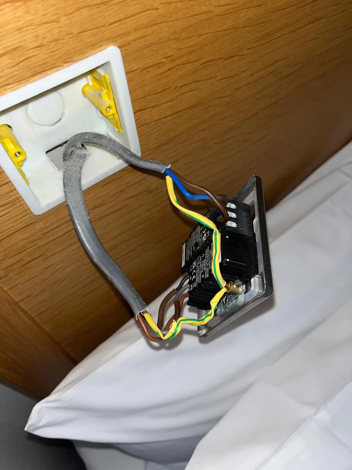 Electrical socket fault repair with accessory removed