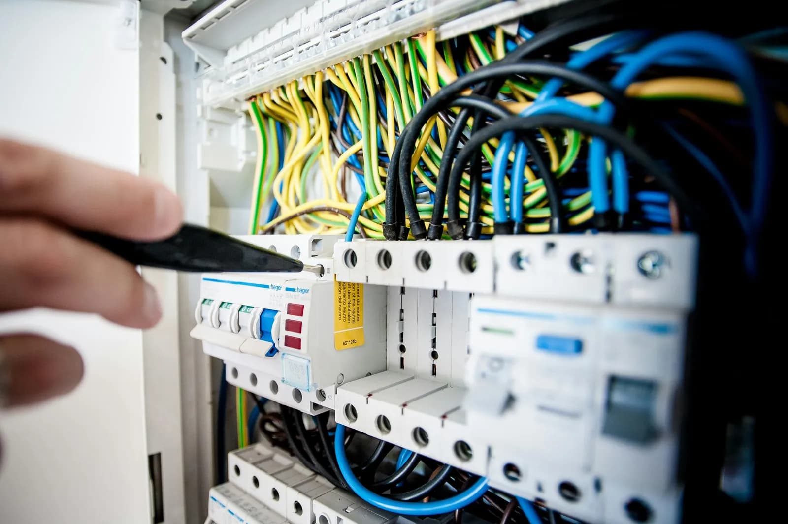 Emergency response to power cut issues