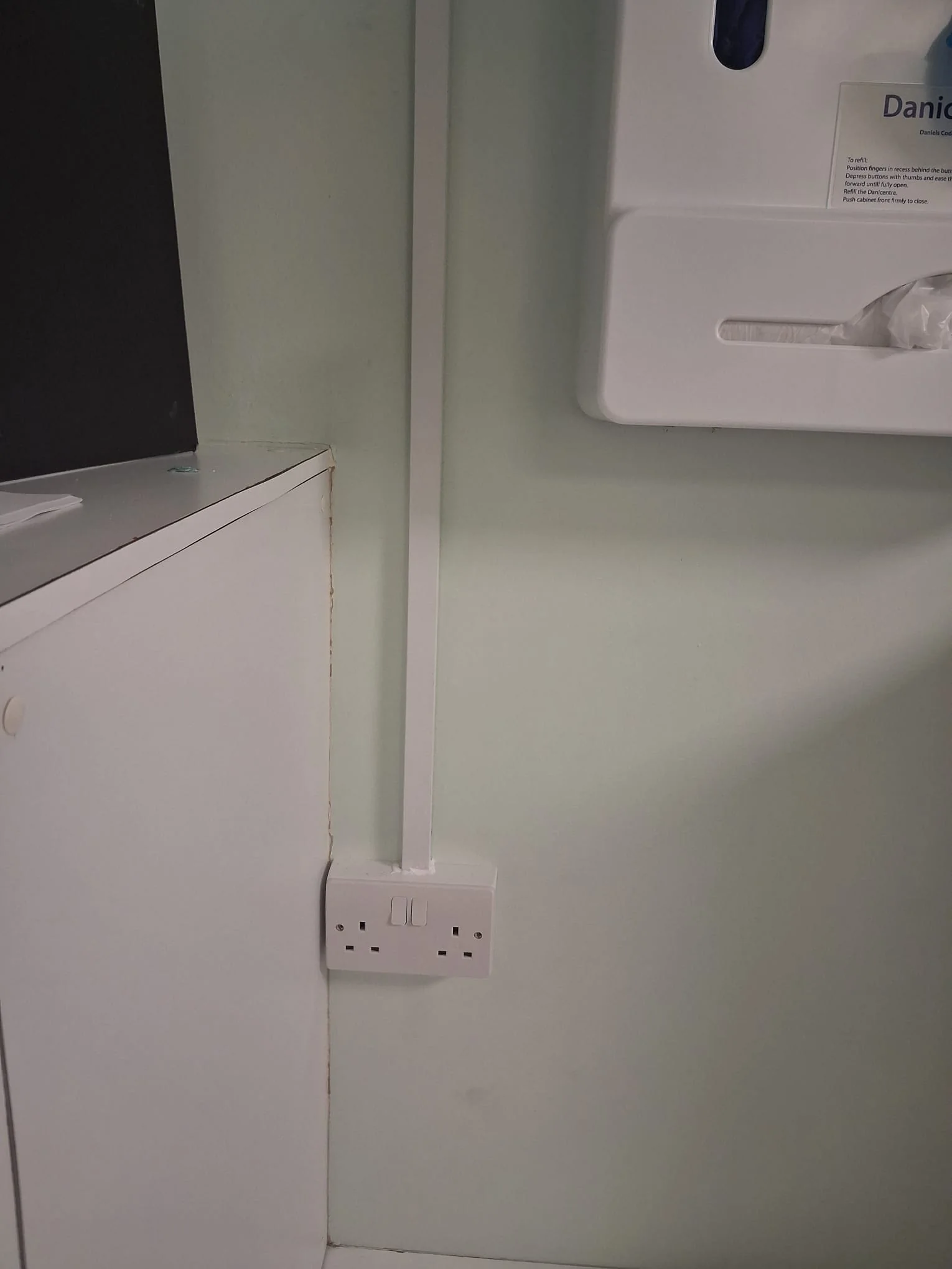 Electrical socket made safe after urgent fault response