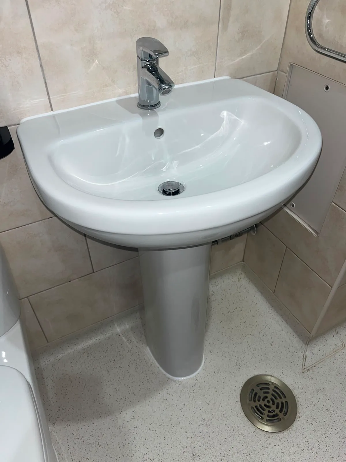 Completed basin waste replacement with pedestal refitted in Bexleyheath